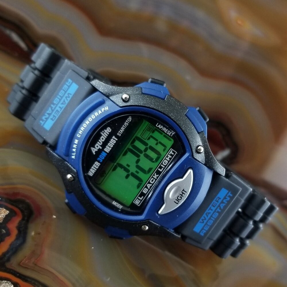 New Vintage Mens Aqualite Digital Alarm Chronograph Sports Watch